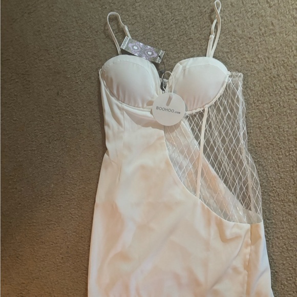 White mini dress. Size US 6. Fits like 4. - Picture 2 of 5
